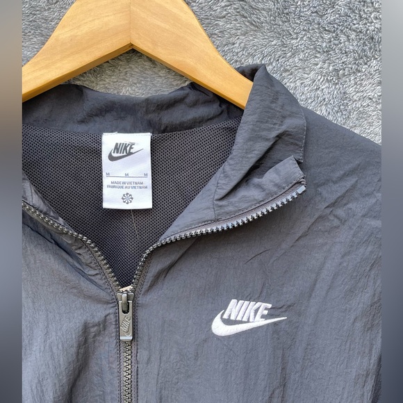 Nike Sportswear Women’s Essential Windrunner Full Zip Jacket - Picture 3 of 9